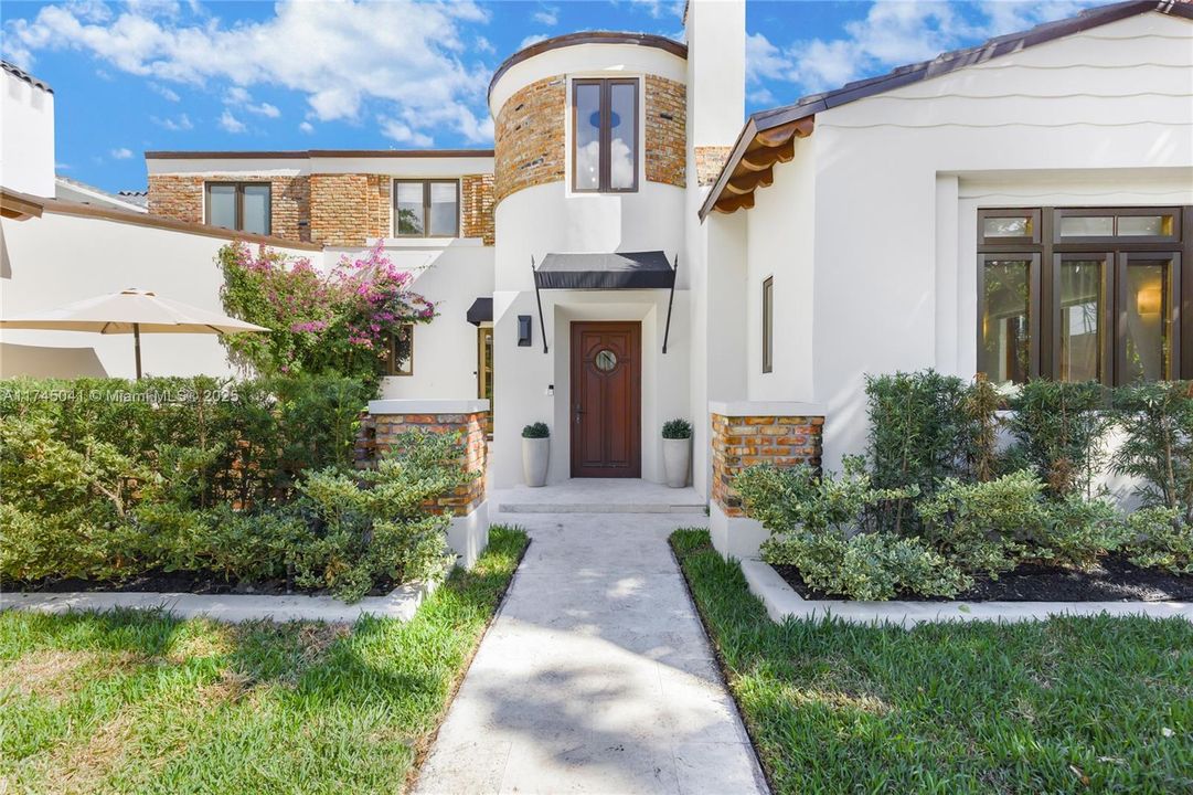 For Sale: $4,995,000 (5 beds, 4 baths, 3274 Square Feet)