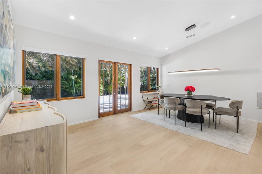 For Sale: $4,995,000 (5 beds, 4 baths, 3274 Square Feet)