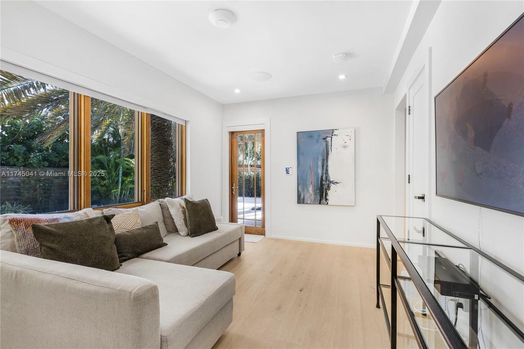 For Sale: $4,995,000 (5 beds, 4 baths, 3274 Square Feet)