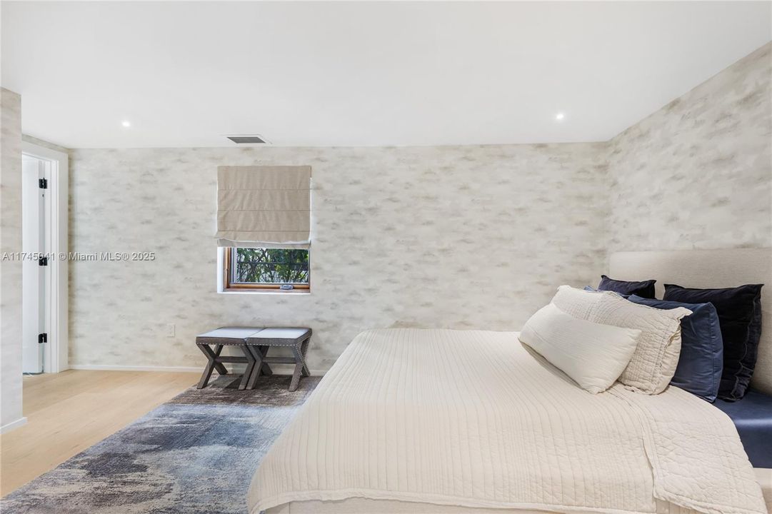 2nd bedroom downstrais