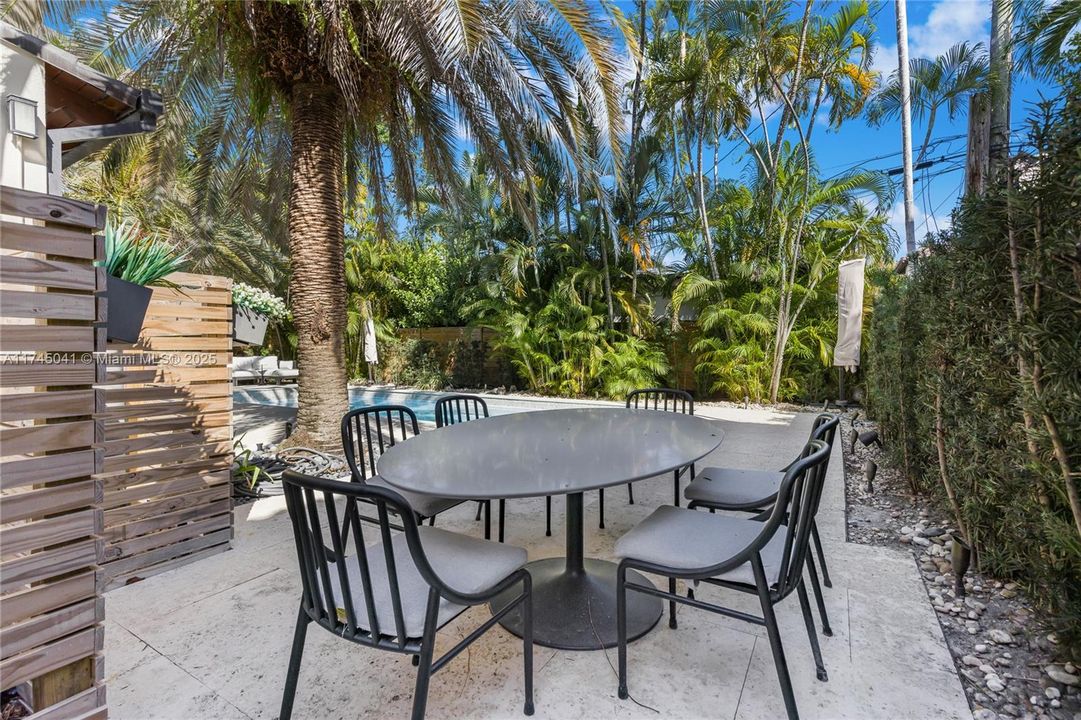 For Sale: $4,995,000 (5 beds, 4 baths, 3274 Square Feet)