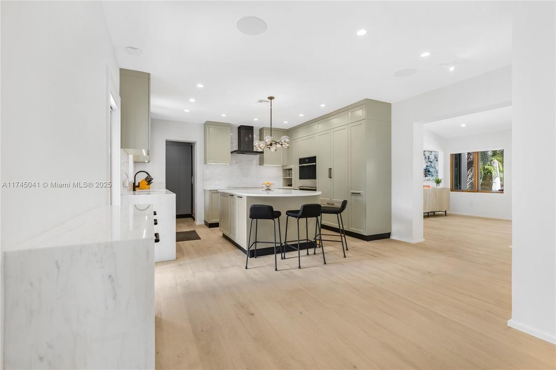 For Sale: $4,995,000 (5 beds, 4 baths, 3274 Square Feet)