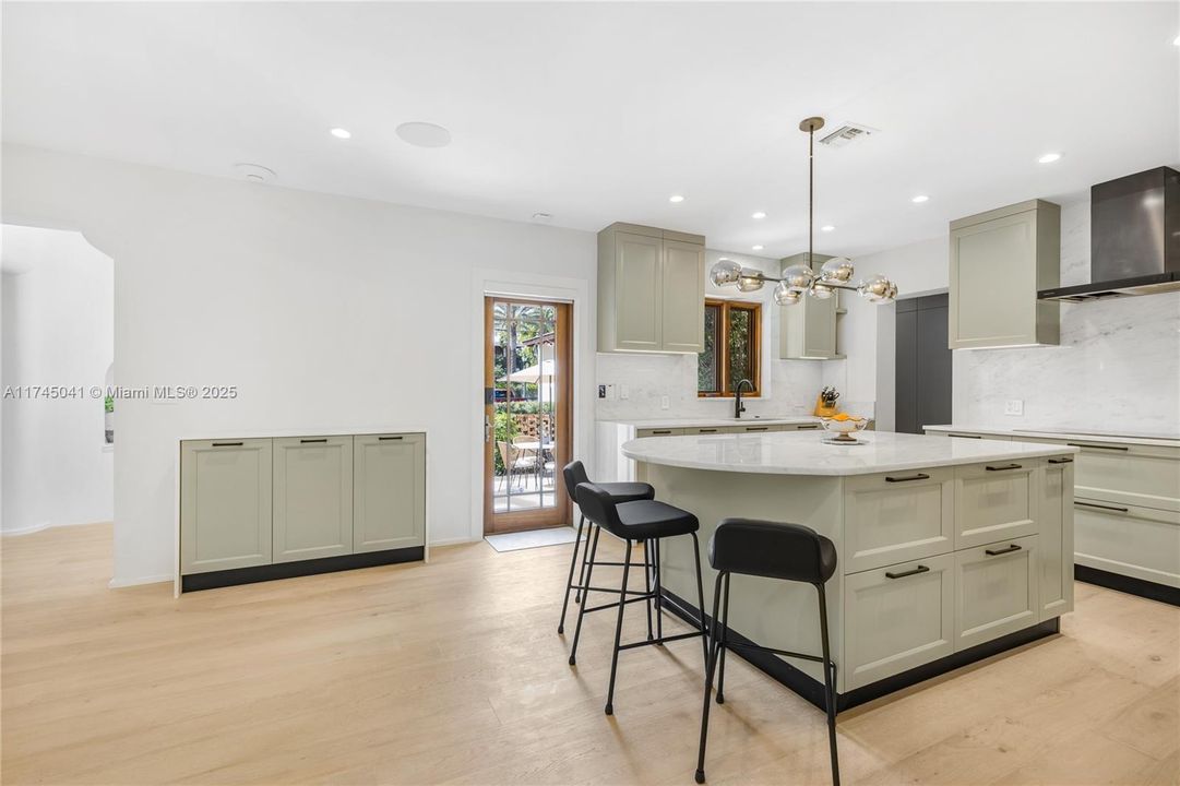 For Sale: $4,995,000 (5 beds, 4 baths, 3274 Square Feet)