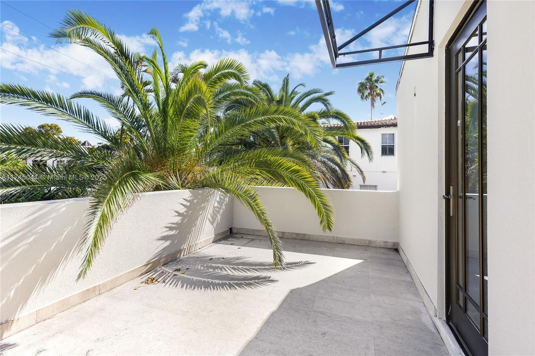 For Sale: $4,995,000 (5 beds, 4 baths, 3274 Square Feet)