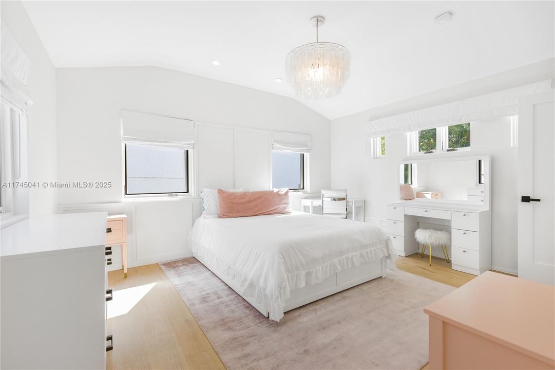 For Sale: $4,995,000 (5 beds, 4 baths, 3274 Square Feet)