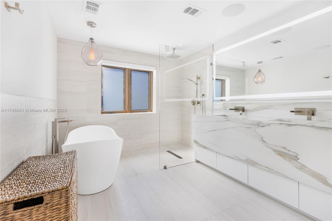 For Sale: $4,995,000 (5 beds, 4 baths, 3274 Square Feet)
