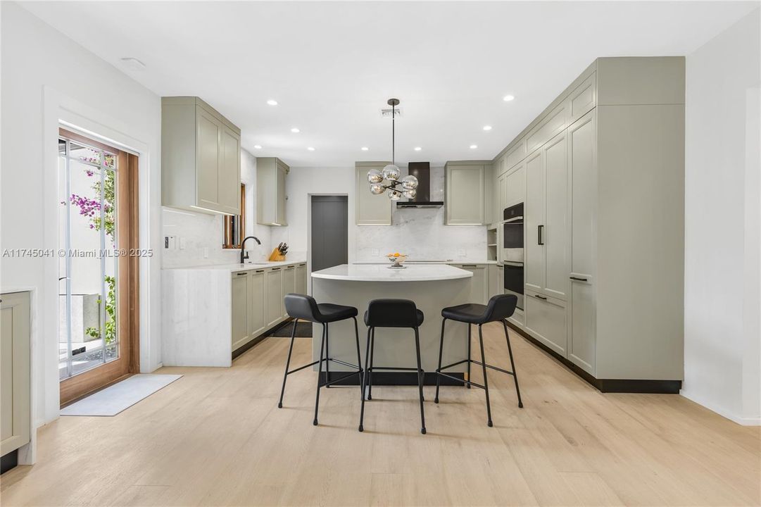 For Sale: $4,995,000 (5 beds, 4 baths, 3274 Square Feet)