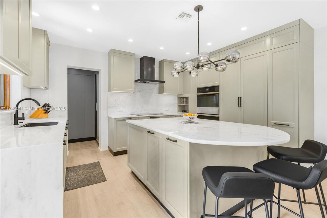For Sale: $4,995,000 (5 beds, 4 baths, 3274 Square Feet)