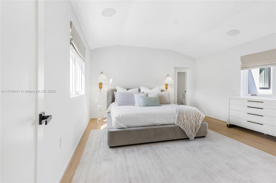 For Sale: $4,995,000 (5 beds, 4 baths, 3274 Square Feet)