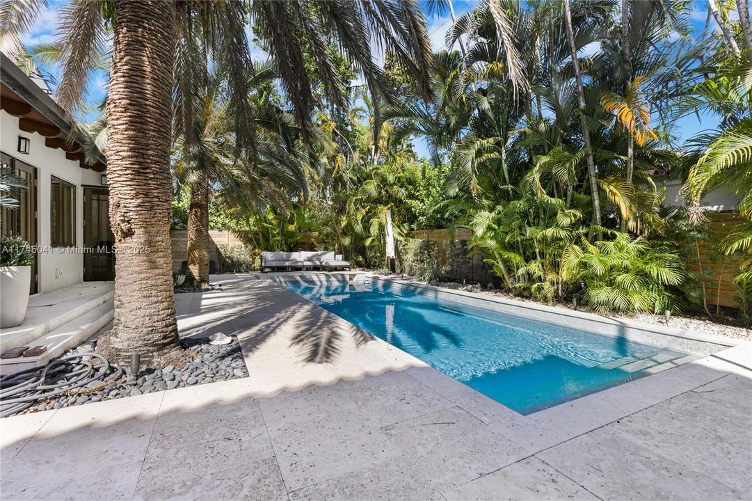 For Sale: $4,995,000 (5 beds, 4 baths, 3274 Square Feet)