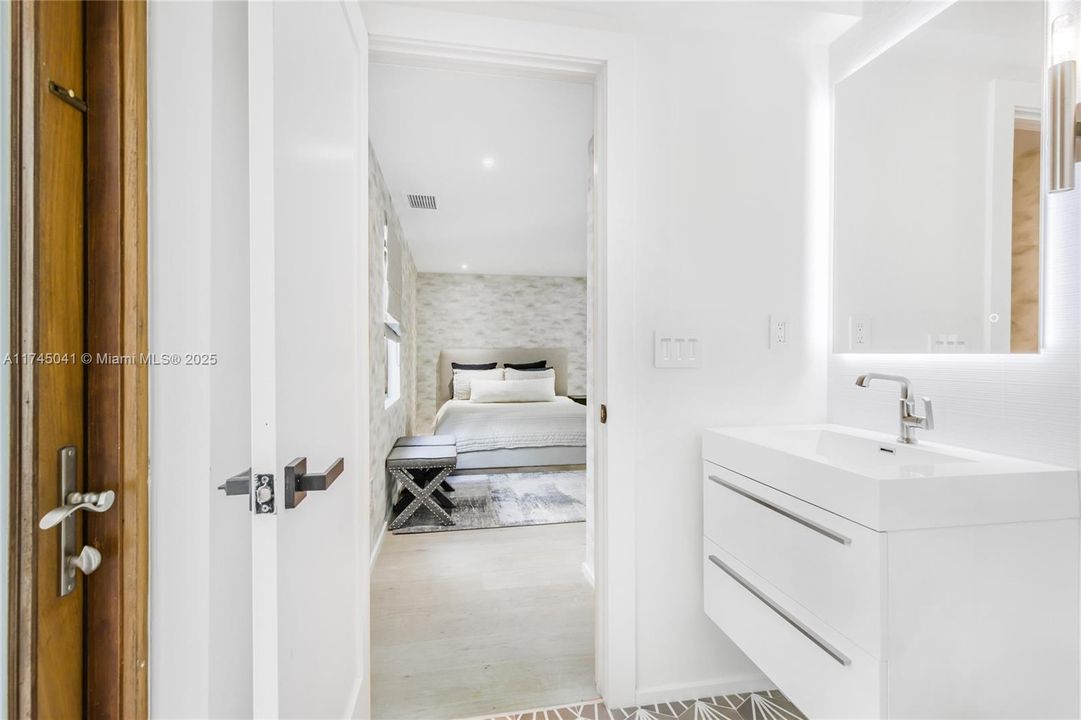 For Sale: $4,995,000 (5 beds, 4 baths, 3274 Square Feet)