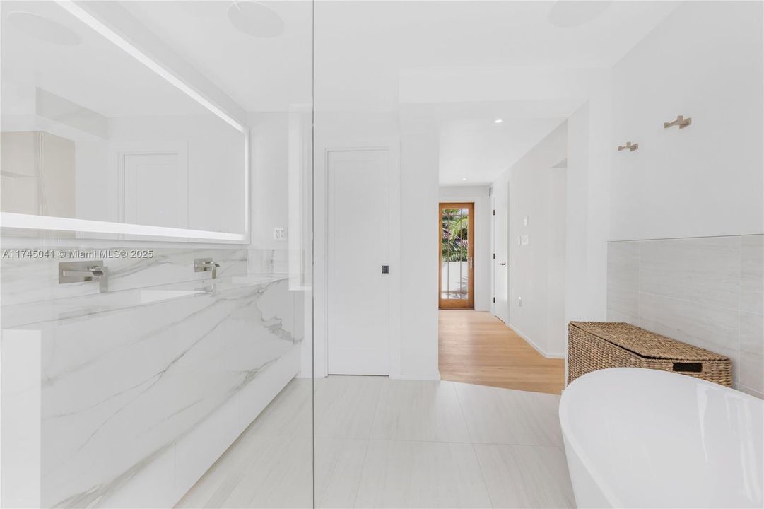 For Sale: $4,995,000 (5 beds, 4 baths, 3274 Square Feet)