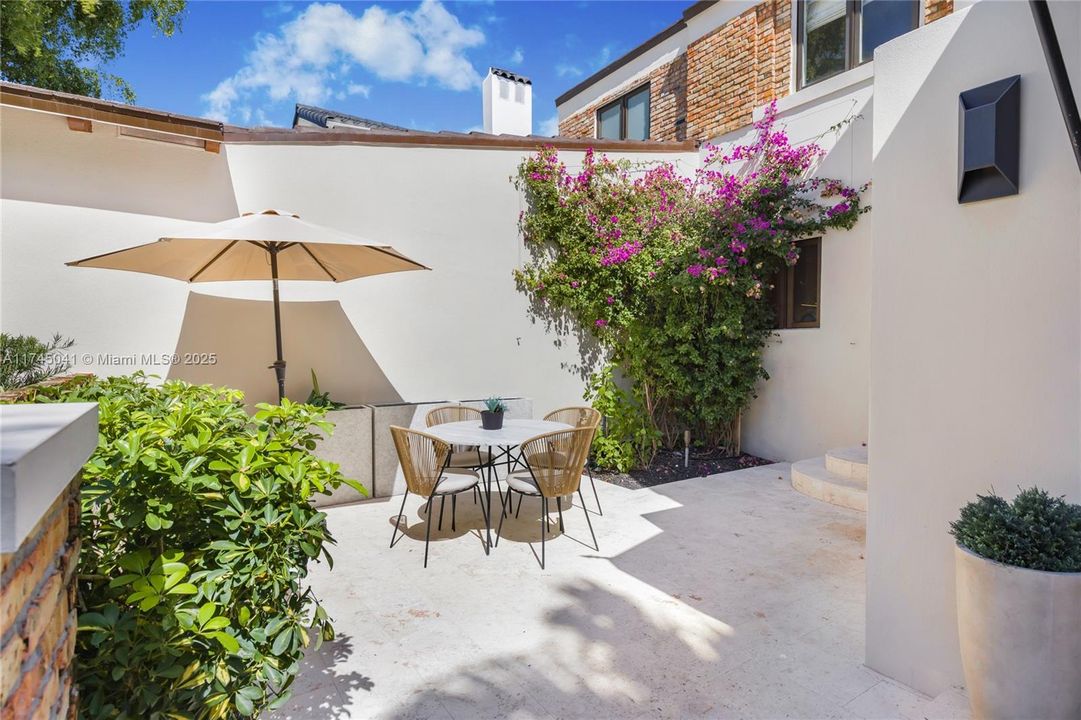For Sale: $4,995,000 (5 beds, 4 baths, 3274 Square Feet)