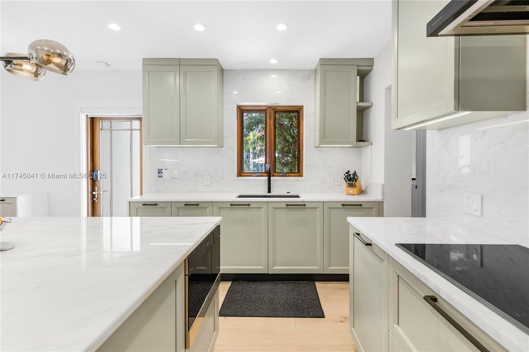 For Sale: $4,995,000 (5 beds, 4 baths, 3274 Square Feet)