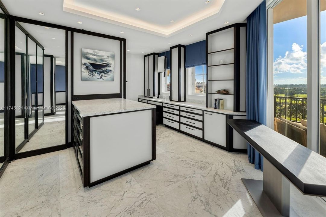 For Sale: $23,950,000 (6 beds, 5 baths, 7025 Square Feet)
