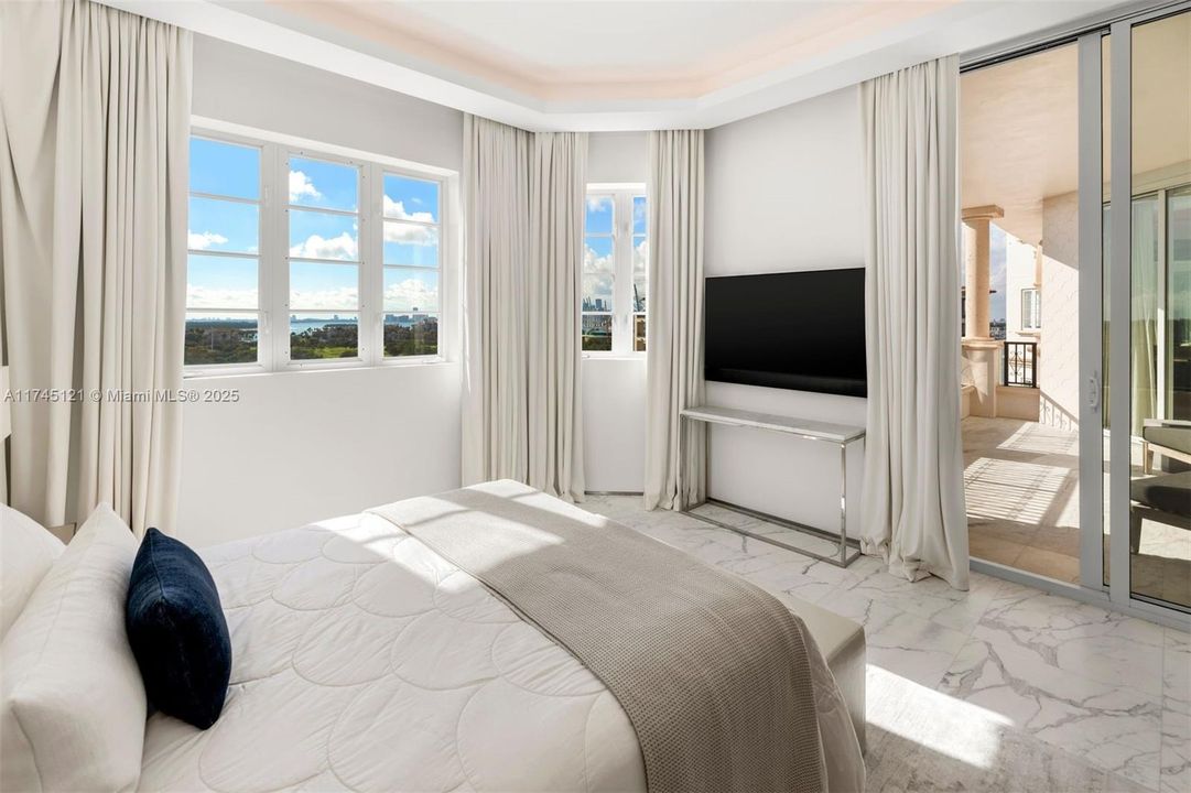 For Sale: $23,950,000 (6 beds, 5 baths, 7025 Square Feet)