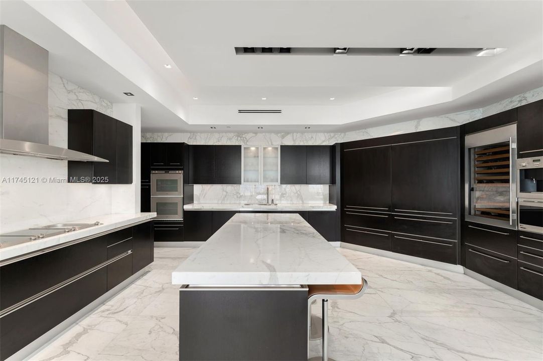 For Sale: $23,950,000 (6 beds, 5 baths, 7025 Square Feet)