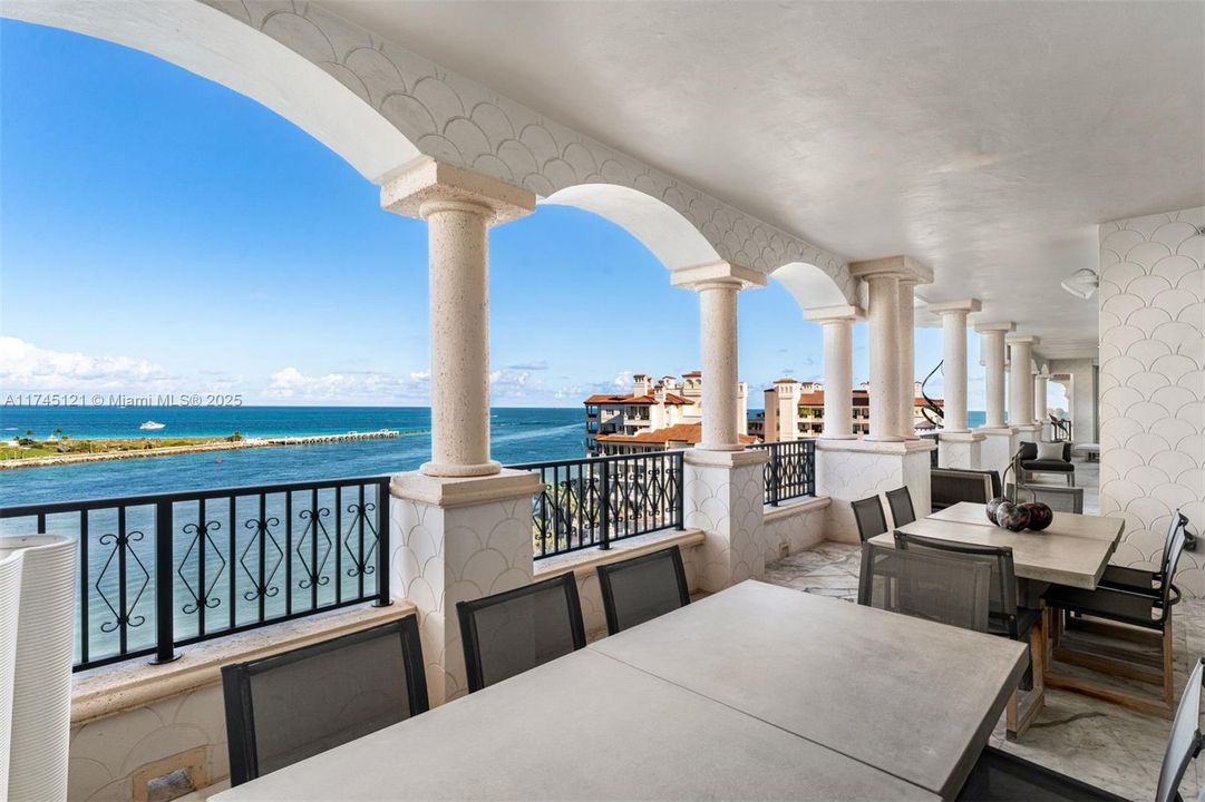 For Sale: $23,950,000 (6 beds, 5 baths, 7025 Square Feet)