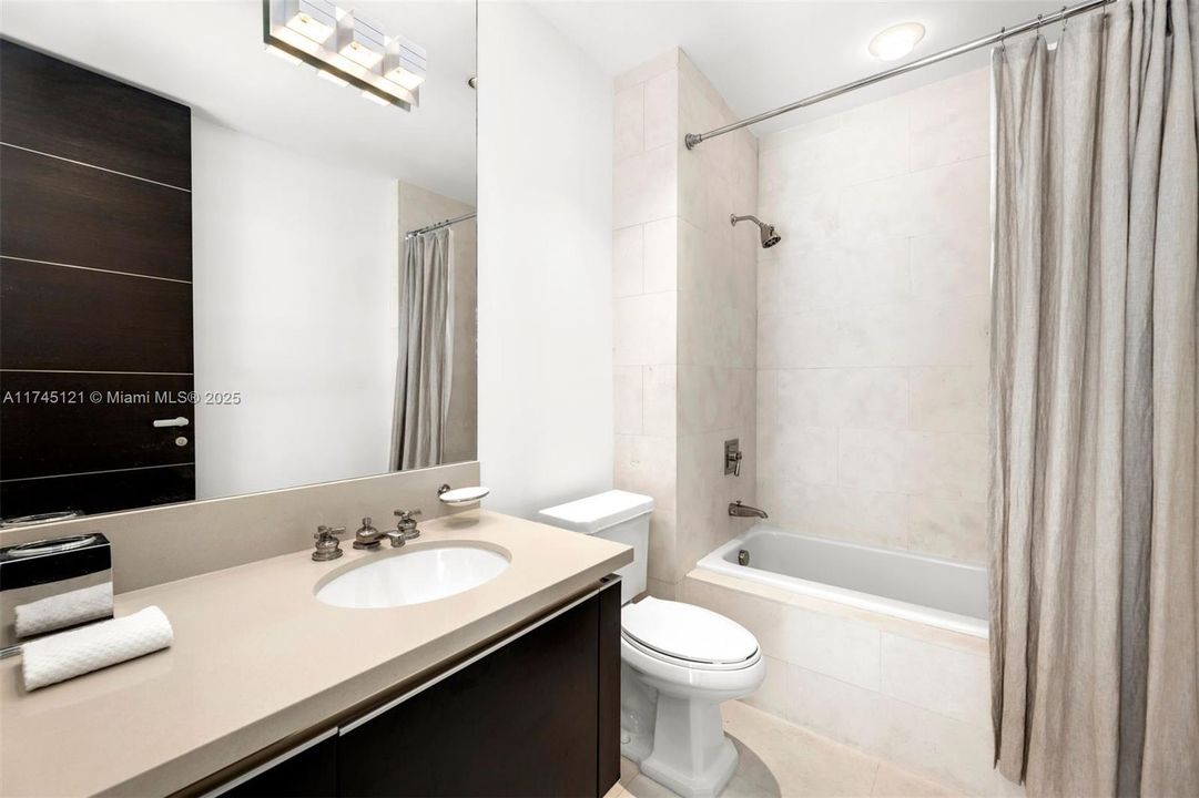 For Sale: $23,950,000 (6 beds, 5 baths, 7025 Square Feet)