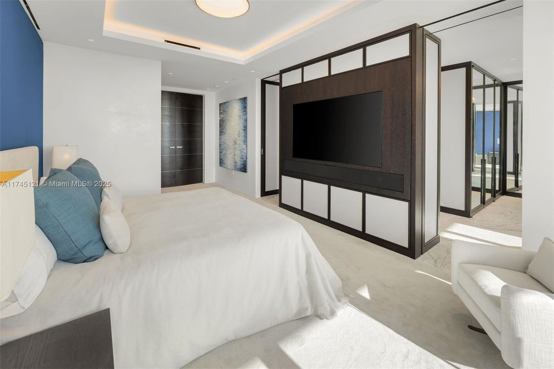 For Sale: $23,950,000 (6 beds, 5 baths, 7025 Square Feet)
