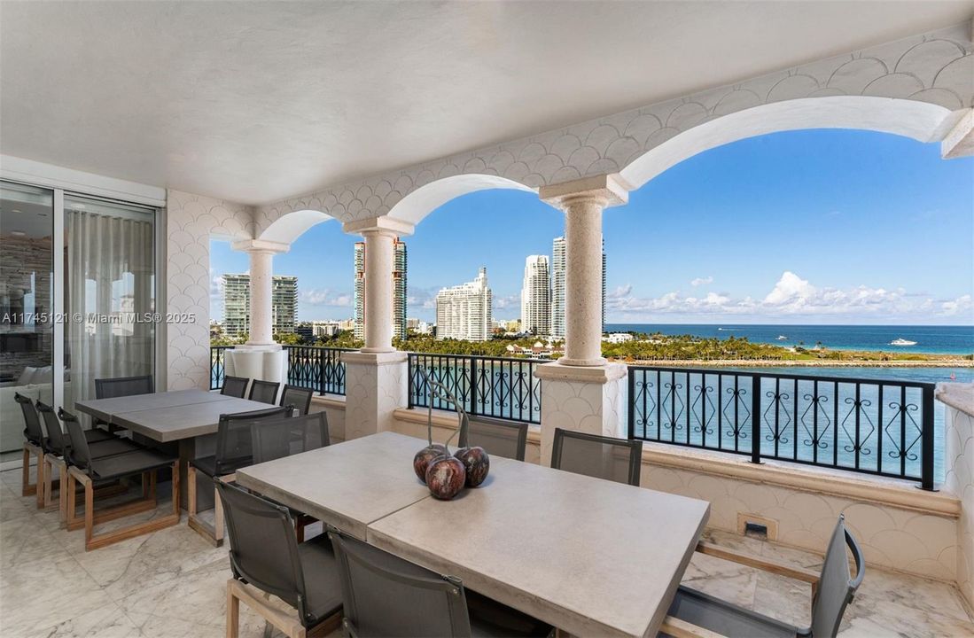 For Sale: $23,950,000 (6 beds, 5 baths, 7025 Square Feet)