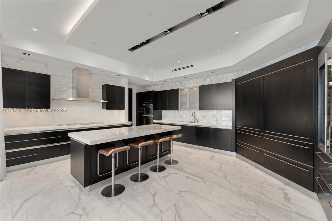 For Sale: $23,950,000 (6 beds, 5 baths, 7025 Square Feet)