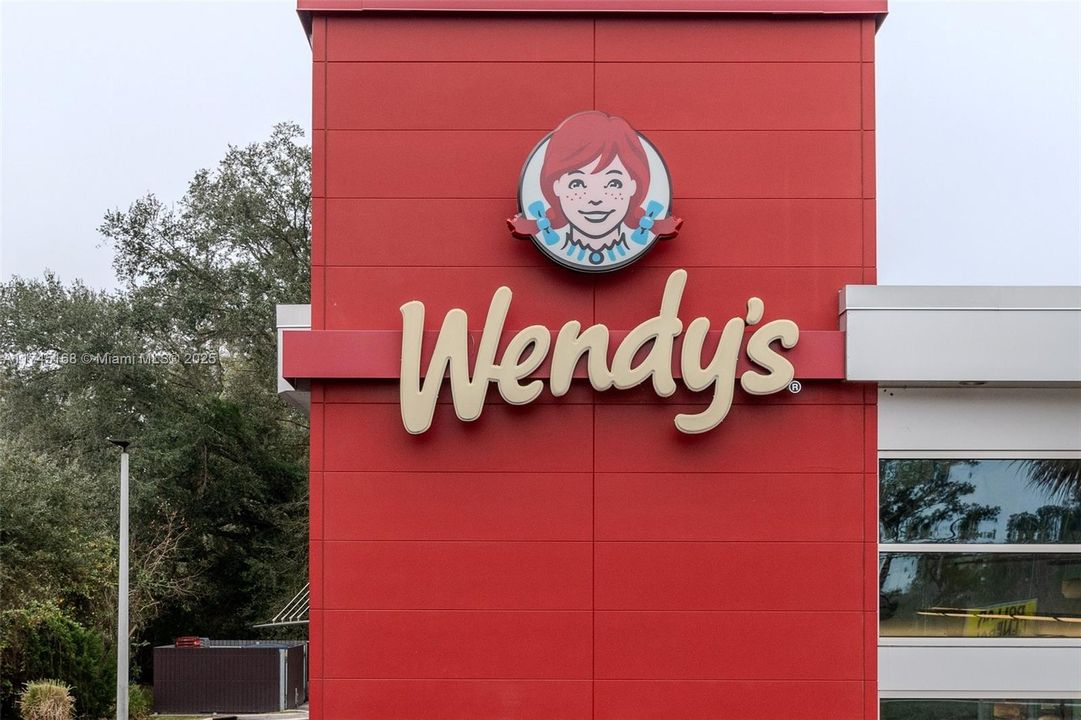 Vendido Recientemente: $2,409,200 (0 camas, 0 baños, 0 Pies cuadrados)