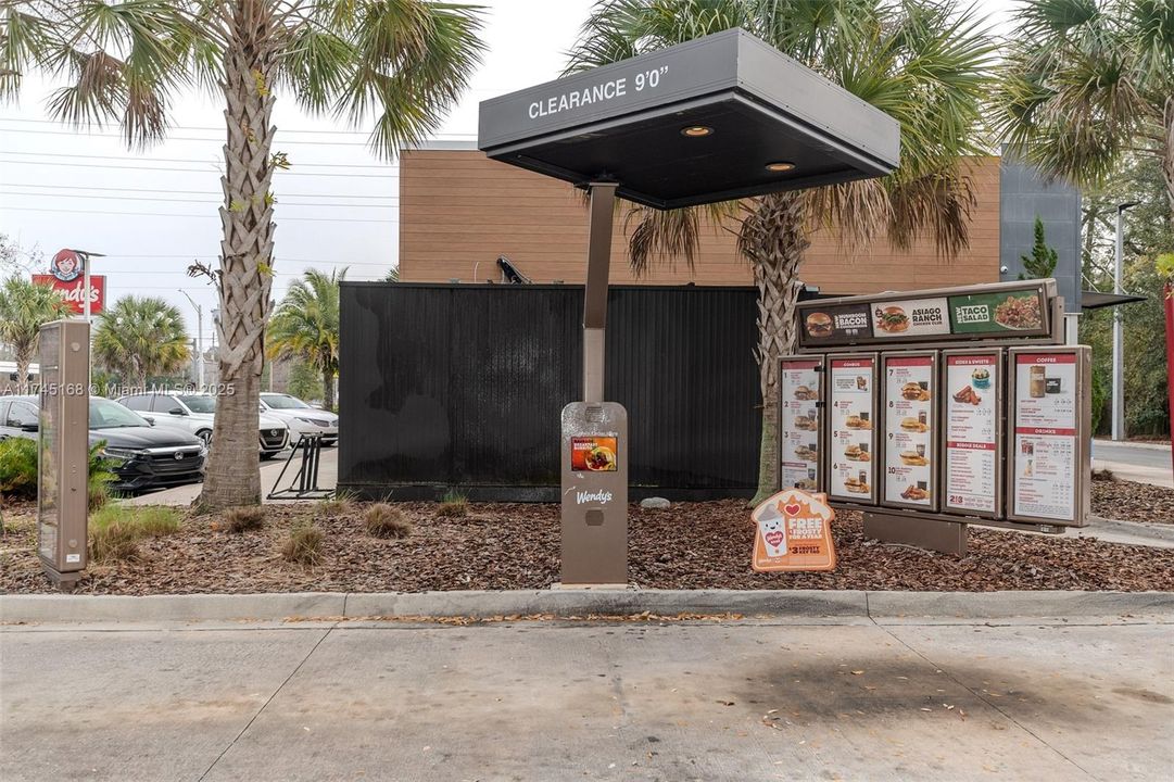 Vendido Recientemente: $2,409,200 (0 camas, 0 baños, 0 Pies cuadrados)