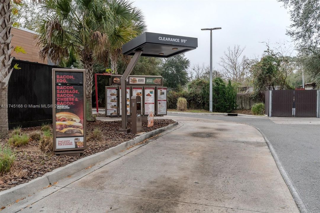 Vendido Recientemente: $2,409,200 (0 camas, 0 baños, 0 Pies cuadrados)