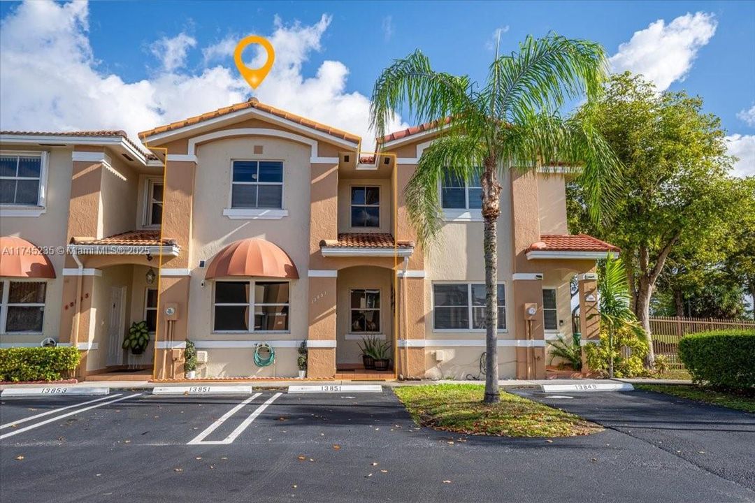 合同活跃: $460,000 (3 贝兹, 2 浴室, 1308 平方英尺)