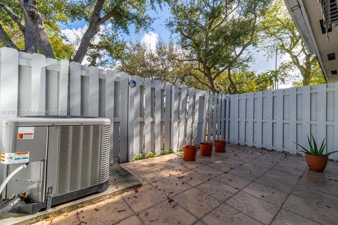 合同活跃: $460,000 (3 贝兹, 2 浴室, 1308 平方英尺)