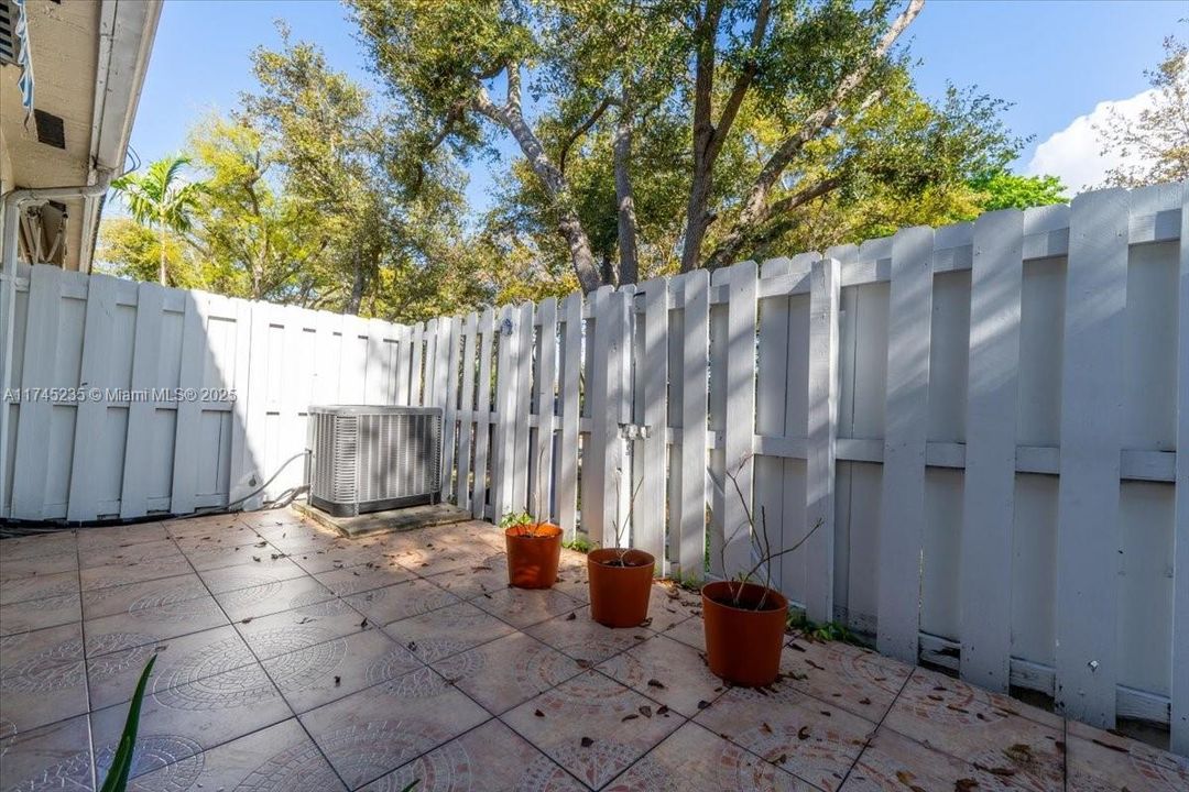 合同活跃: $460,000 (3 贝兹, 2 浴室, 1308 平方英尺)