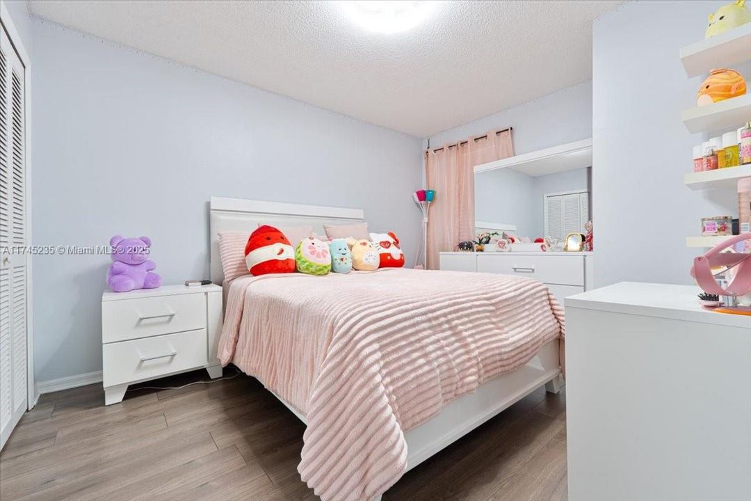 合同活跃: $460,000 (3 贝兹, 2 浴室, 1308 平方英尺)