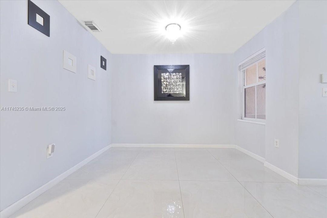 合同活跃: $460,000 (3 贝兹, 2 浴室, 1308 平方英尺)