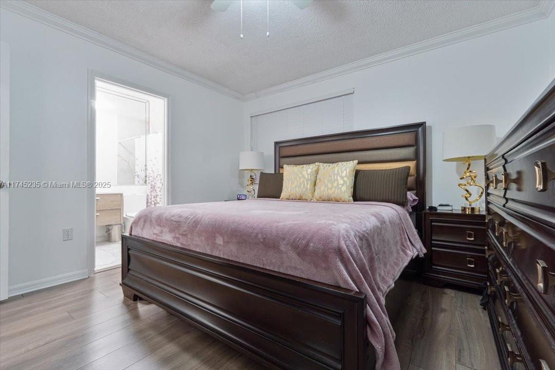 合同活跃: $460,000 (3 贝兹, 2 浴室, 1308 平方英尺)