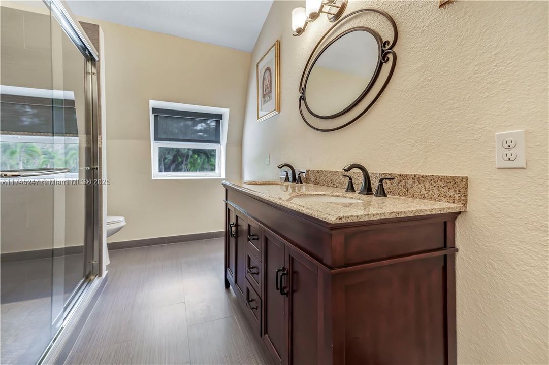 Recently Sold: $3,260,000 (5 beds, 4 baths, 5187 Square Feet)