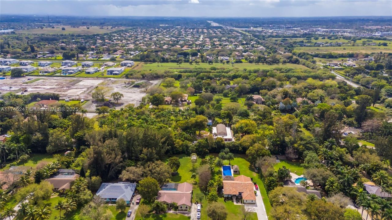 Recently Sold: $3,260,000 (5 beds, 4 baths, 5187 Square Feet)