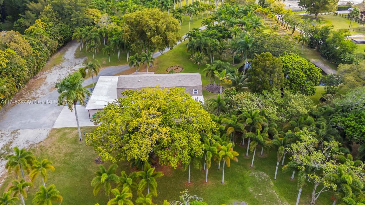 Recently Sold: $3,260,000 (5 beds, 4 baths, 5187 Square Feet)