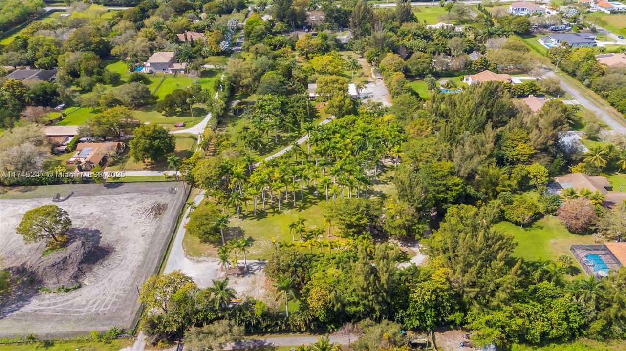 Recently Sold: $3,260,000 (5 beds, 4 baths, 5187 Square Feet)