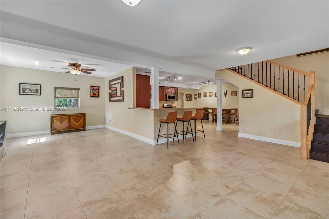 Recently Sold: $3,260,000 (5 beds, 4 baths, 5187 Square Feet)