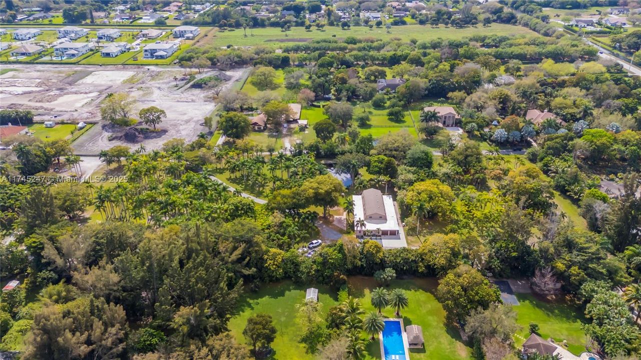 Recently Sold: $3,260,000 (5 beds, 4 baths, 5187 Square Feet)