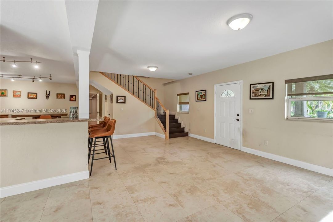 Recently Sold: $3,260,000 (5 beds, 4 baths, 5187 Square Feet)