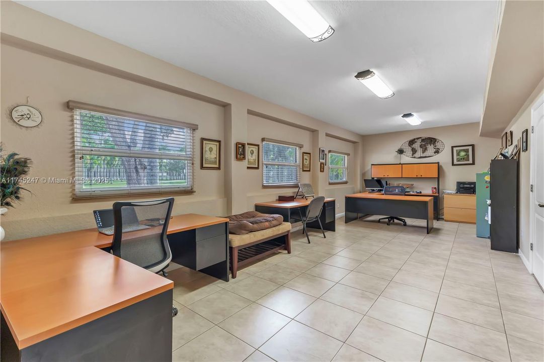 Recently Sold: $3,260,000 (5 beds, 4 baths, 5187 Square Feet)