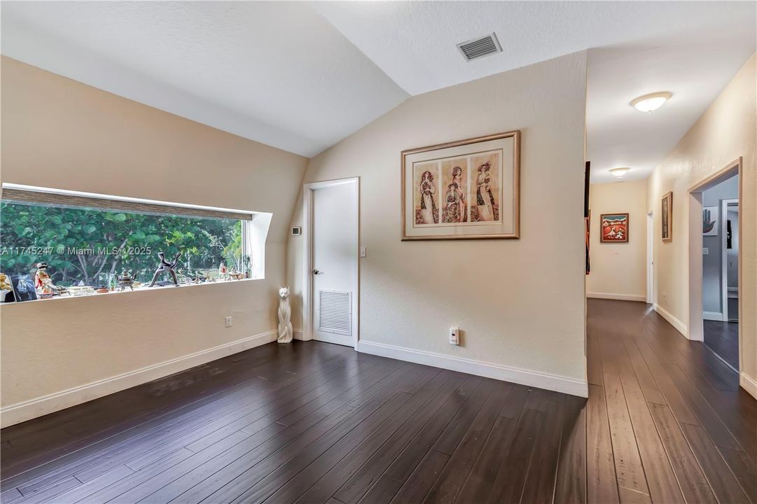 Recently Sold: $3,260,000 (5 beds, 4 baths, 5187 Square Feet)