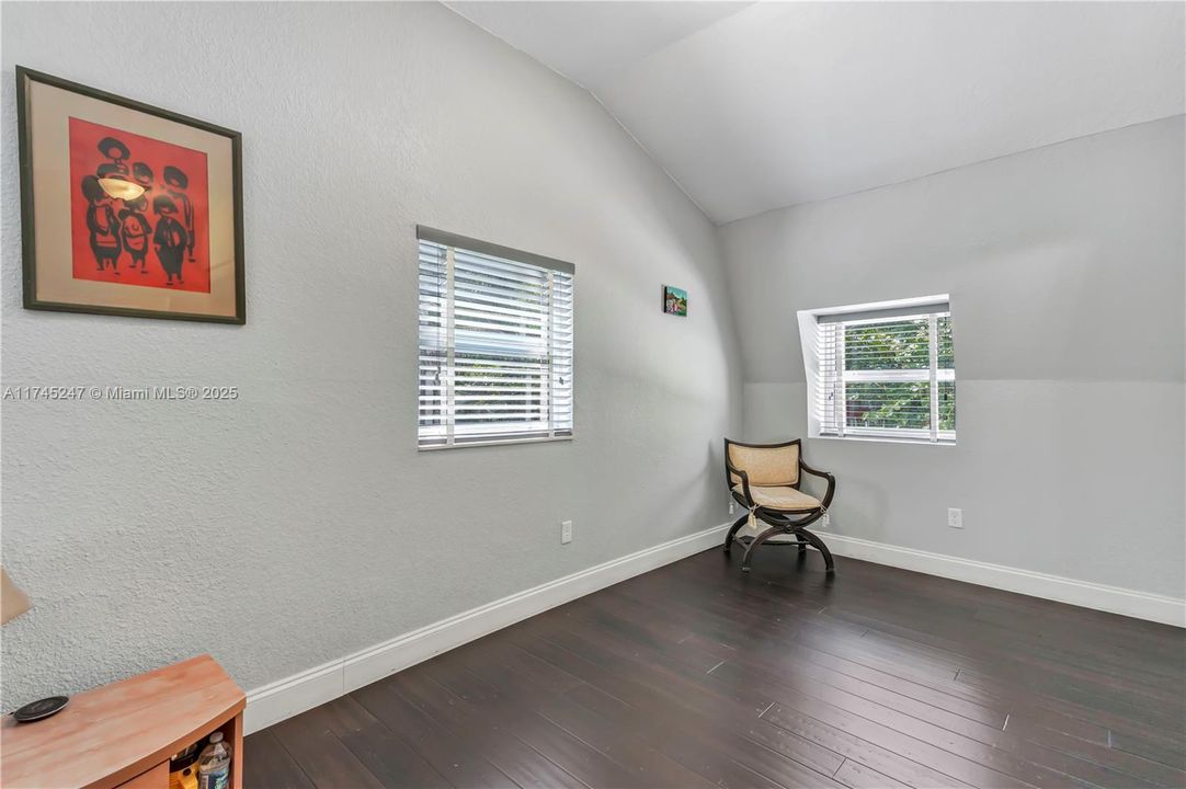 Recently Sold: $3,260,000 (5 beds, 4 baths, 5187 Square Feet)