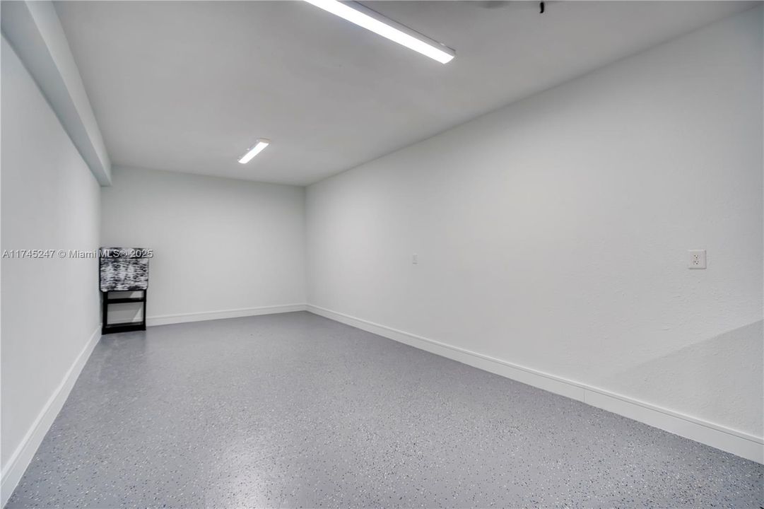 Recently Sold: $3,260,000 (5 beds, 4 baths, 5187 Square Feet)