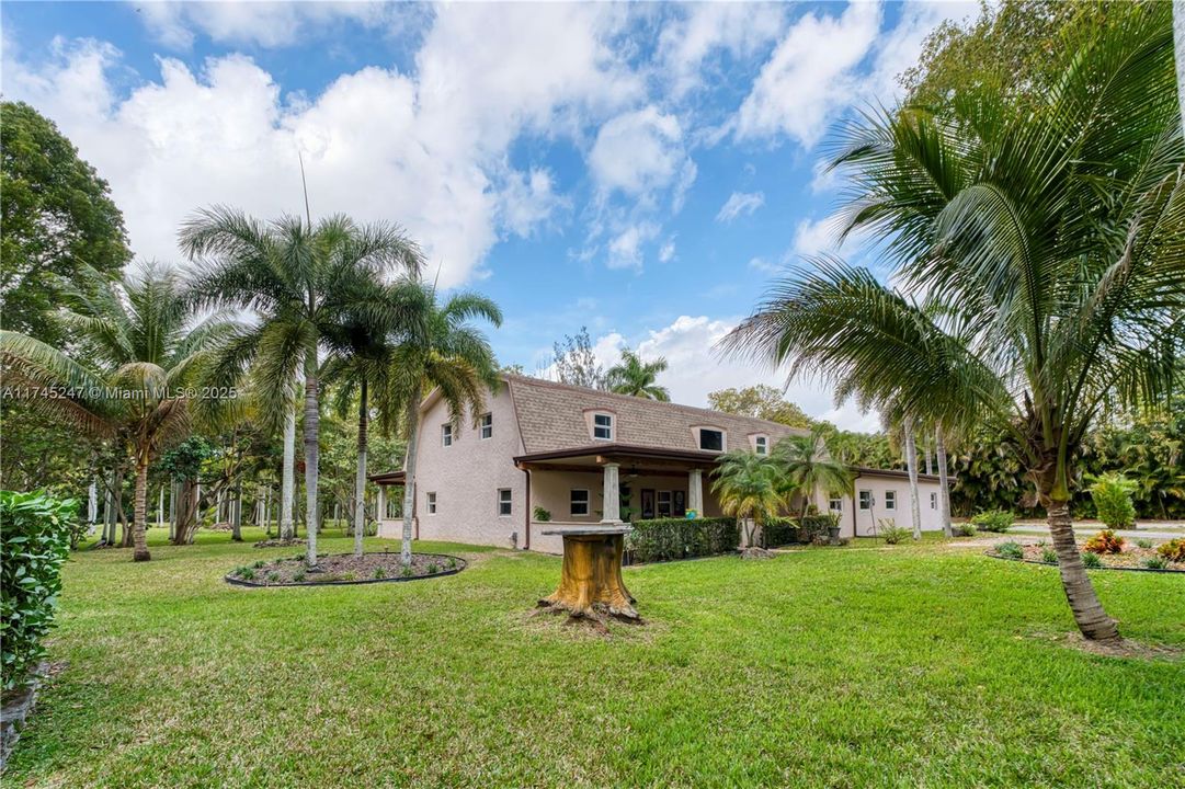 Recently Sold: $3,260,000 (5 beds, 4 baths, 5187 Square Feet)