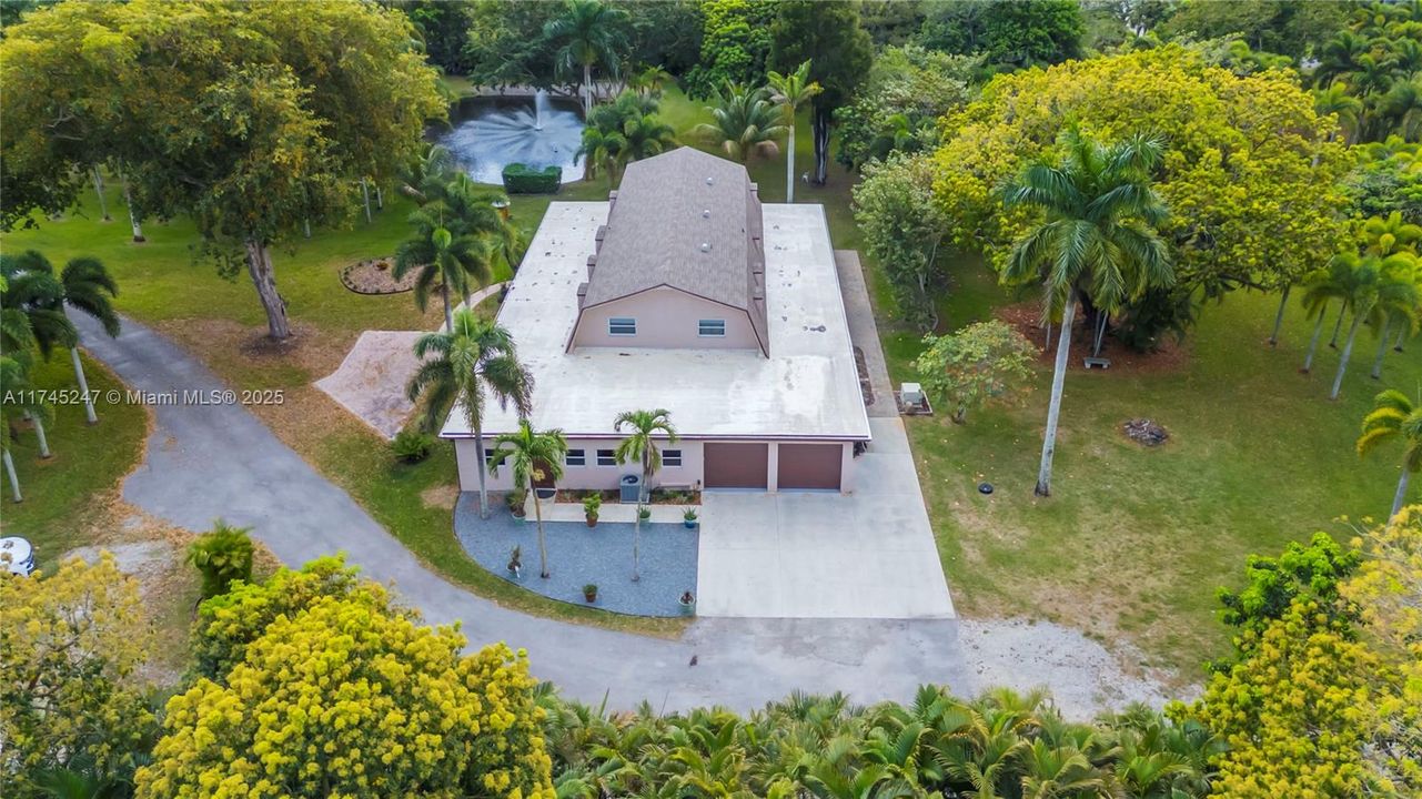 Recently Sold: $3,260,000 (5 beds, 4 baths, 5187 Square Feet)