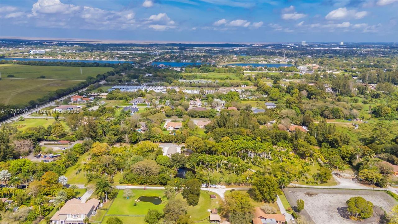 Recently Sold: $3,260,000 (5 beds, 4 baths, 5187 Square Feet)