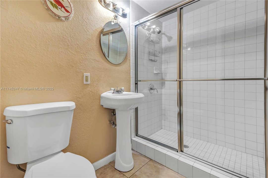 Recently Sold: $3,260,000 (5 beds, 4 baths, 5187 Square Feet)